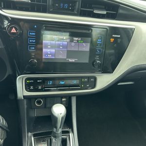 2017 Toyota COROLLA LE thumbnail 37