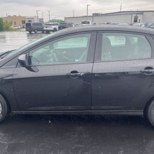 FORD FOCUS SE - 4