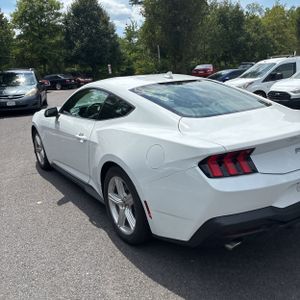 2026 FORD MUSTANG ECOBOOST PREMIUM — фото 5