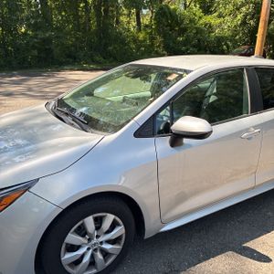 2021 Toyota COROLLA LE photo 2