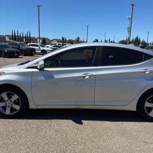 صورة 4 لـ 2013 Hyundai ELANTRA GLS