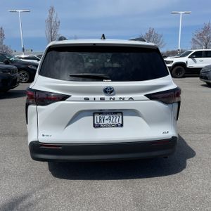 TOYOTA SIENNA - 7