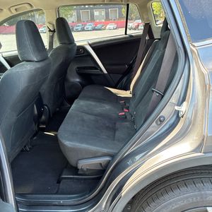 صورة 34 لـ 2018 Toyota RAV4 LE