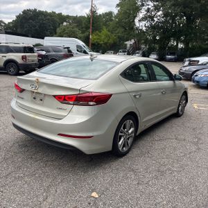 صورة 8 لـ 2017 Hyundai ELANTRA LIMITED