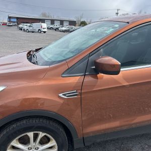 FORD ESCAPE SE - 2