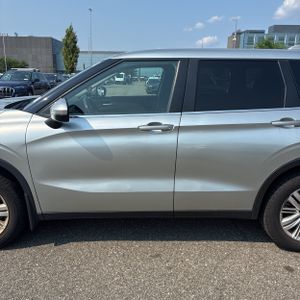 2023 Mitsubishi OUTLANDER ES 照片 4