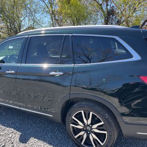 HONDA PILOT TOURING W/REAR CAPTAIN'S CHAIRS - 5