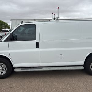 CHEVROLET EXPRESS 2500 - 4