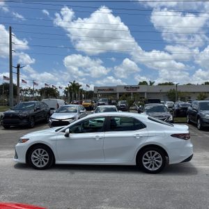 2024 Toyota CAMRY LE 照片 3