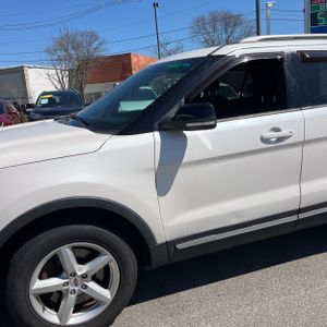 FORD EXPLORER XLT - 2