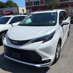 صورة 1 لـ 2026 Toyota SIENNA XLE 8-PASSENGER