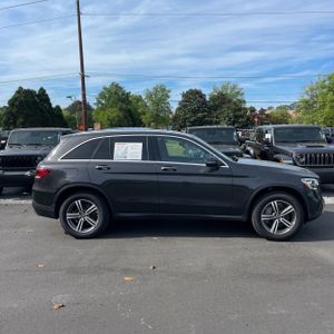 MERCEDES-BENZ GLC - 10