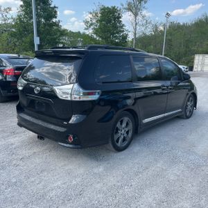 TOYOTA SIENNA - 8