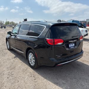 CHRYSLER PACIFICA TOURING L - 5