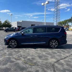 2017 Chrysler PACIFICA LIMITED — фото 3