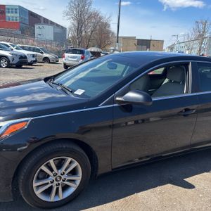 HYUNDAI SONATA SE - 2