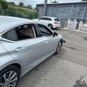 صورة مصغرة 52 لـ 2019 Lexus ES 300H BASE