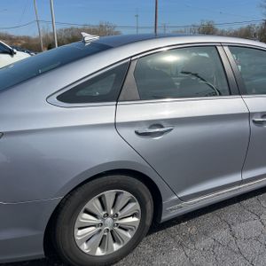 HYUNDAI SONATA HYBRID SE - 9