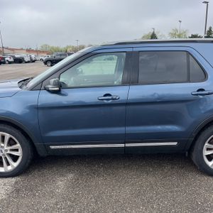 FORD EXPLORER XLT - 4