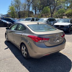 HYUNDAI ELANTRA GLS - 5