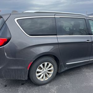 CHRYSLER PACIFICA TOURING L - 9