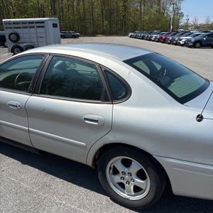 FORD TAURUS SE - 6