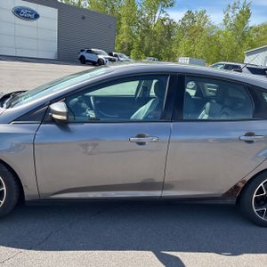 FORD FOCUS SE - 4