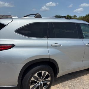 صورة 9 لـ 2021 Toyota HIGHLANDER XLE