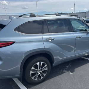 صورة 9 لـ 2022 Toyota HIGHLANDER XLE