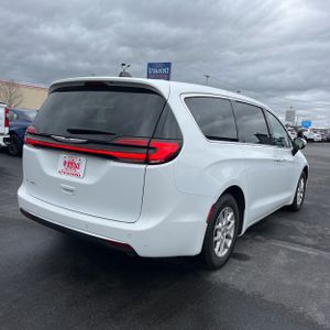 CHRYSLER PACIFICA TOURING L - 8