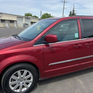 CHRYSLER TOWN AND COUNTRY TOURING - 2