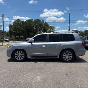 صورة 3 لـ 2010 Lexus LX 570 BASE