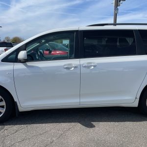 TOYOTA SIENNA - 4