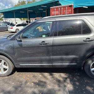 Ford Explorer XLT - 4