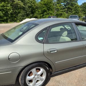 FORD TAURUS SE - 9