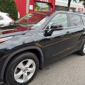2020 Toyota HIGHLANDER L — фото 2