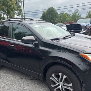 2017 Toyota RAV4 LE — фото 13