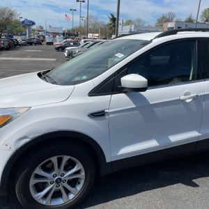 FORD ESCAPE SE - 2