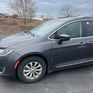 CHRYSLER PACIFICA TOURING L - 2