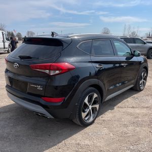 HYUNDAI TUCSON LIMITED - 8