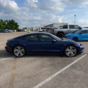 PORSCHE TAYCAN BASE - 10