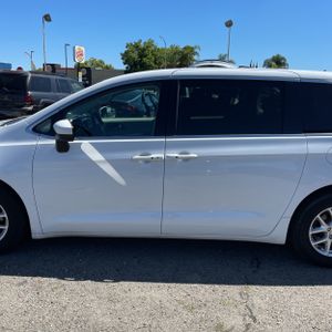 CHRYSLER VOYAGER LX - 4