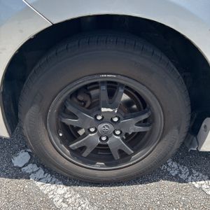 صورة مصغرة 19 لـ 2015 Toyota PRIUS THREE