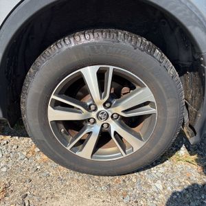 صورة 14 لـ 2016 Toyota RAV4 XLE