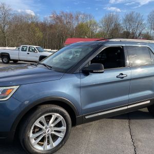 FORD EXPLORER XLT - 2