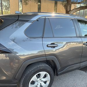 2021 Toyota RAV4 LE 照片 9