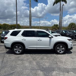 صورة 10 لـ 2025 Honda PILOT EX-L