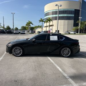 2025 Lexus IS 300 BASE — фото 3