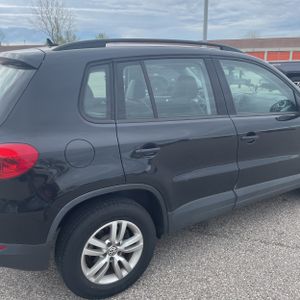 VOLKSWAGEN TIGUAN 2.0T S - 9