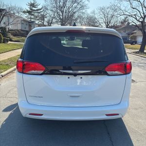 CHRYSLER VOYAGER LX - 7